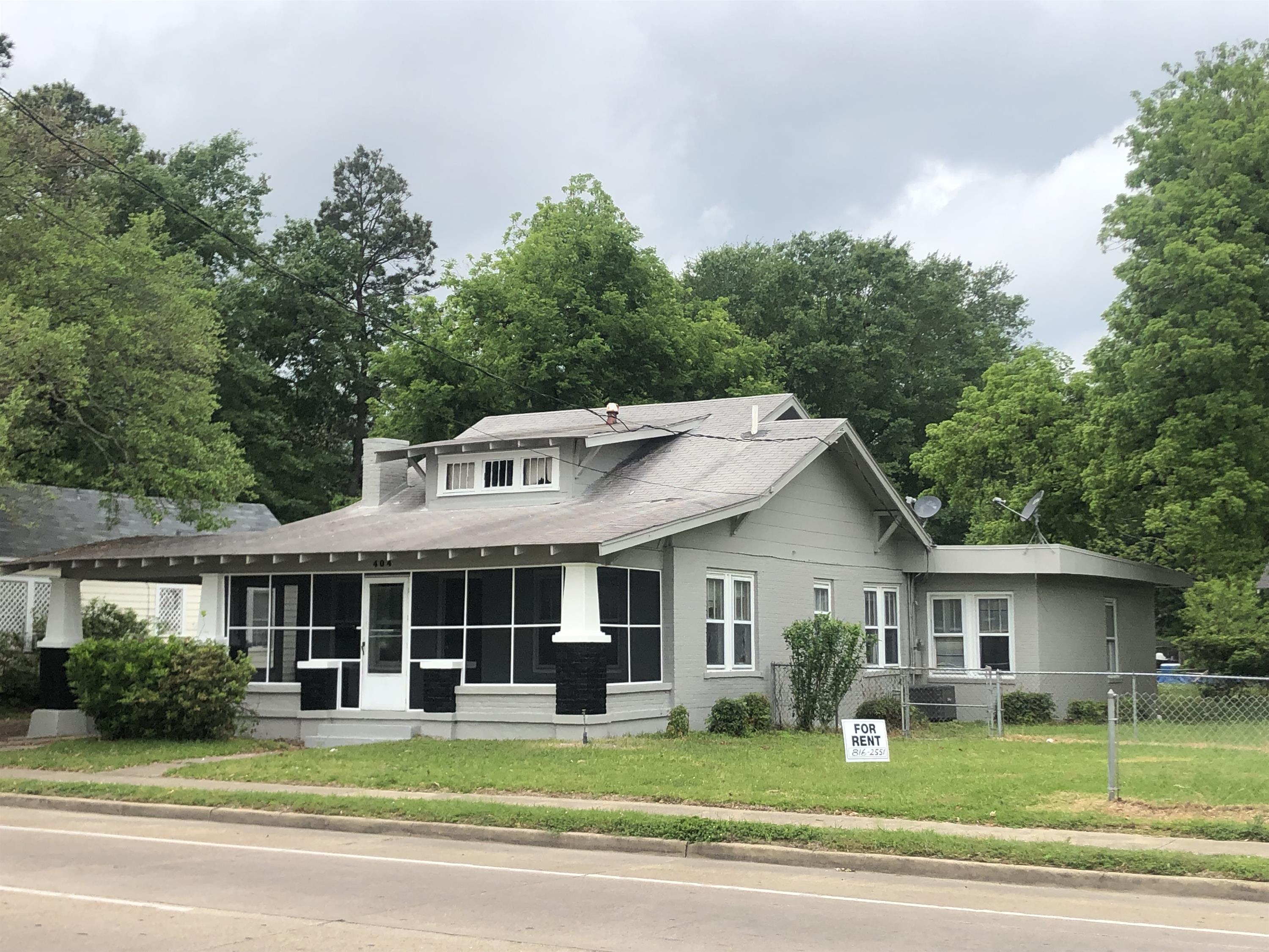 404 Stella Street